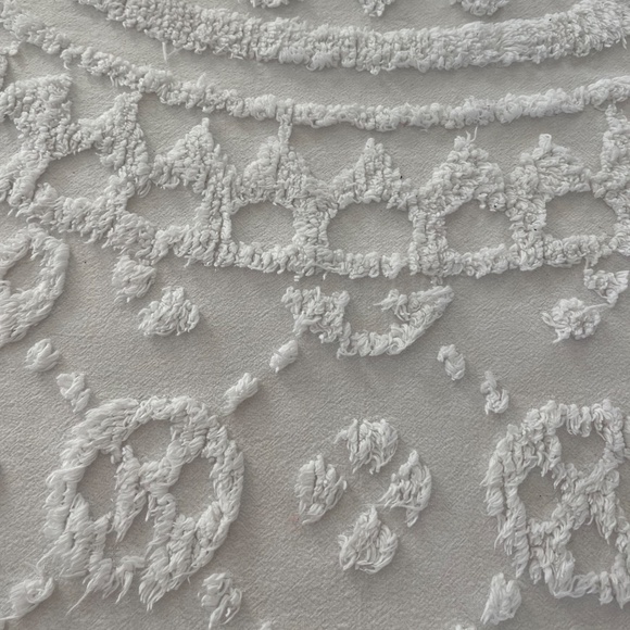 chennile queen size bedspread - Picture 2 of 4